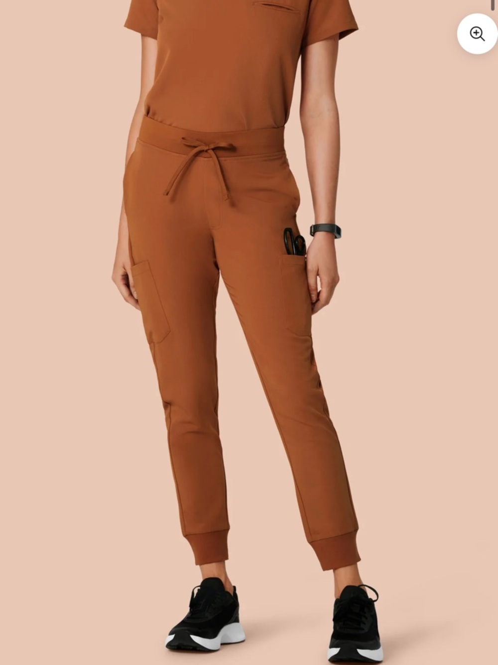 Mandala Rust Drawstring Jogger Scrub Set